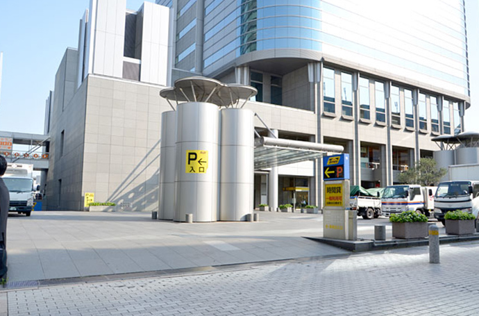 地下大型駐車場完備